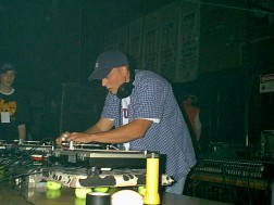 DJ CO2